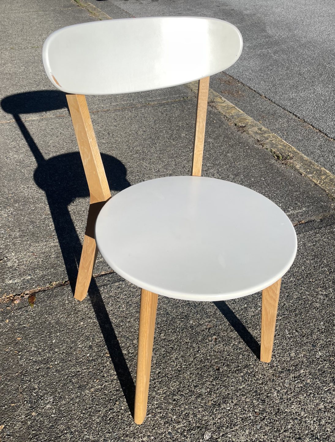 Two nice condition wooden chair - photo 3