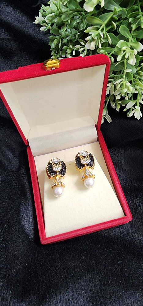 crush earings thumbnail