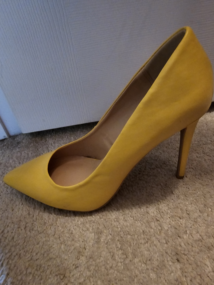 Woman's Shoes, Coat and Purse image indicator(6)