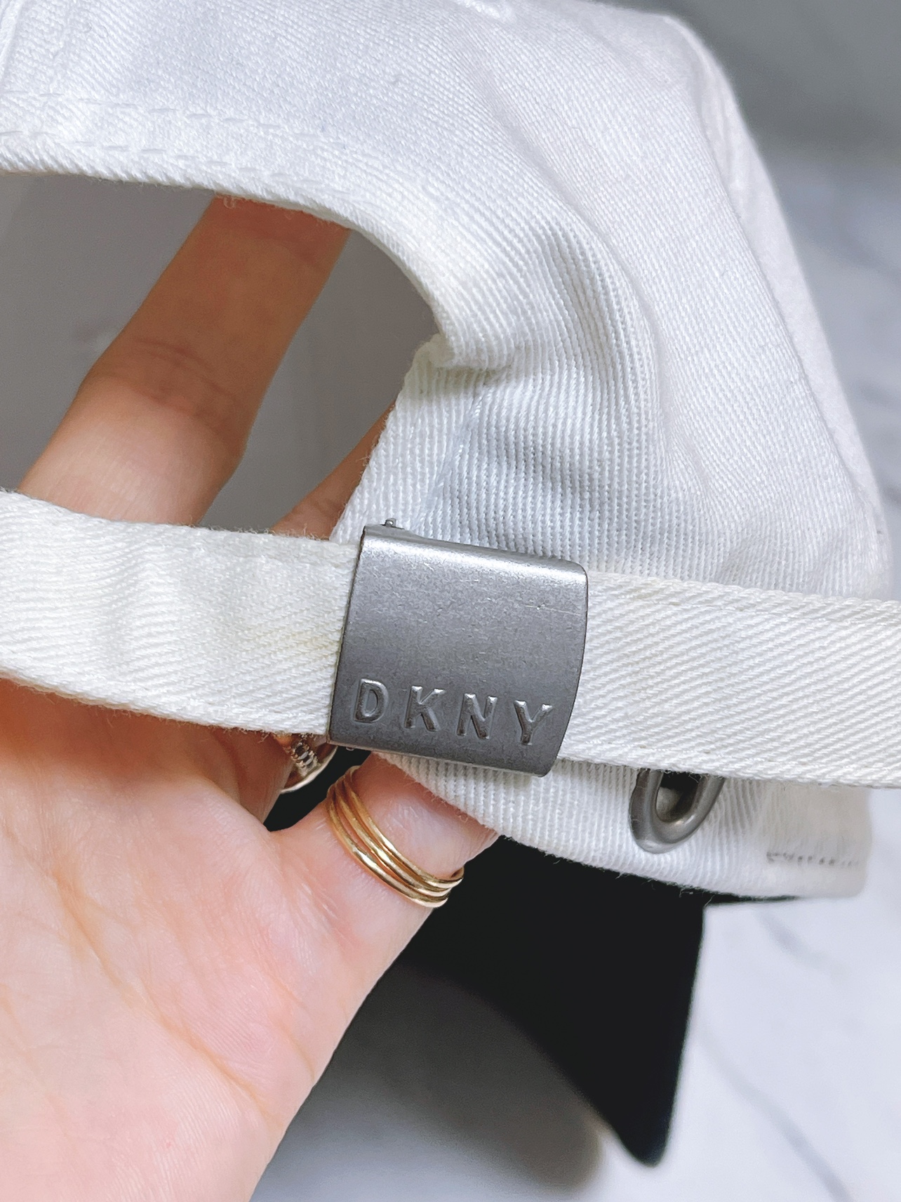 DKNY hat image indicator(4)