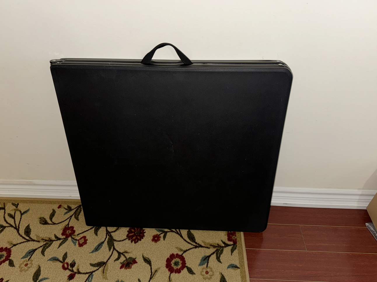 5ft(1.52m) Resin folding table PICK UP ONLY - photo 2