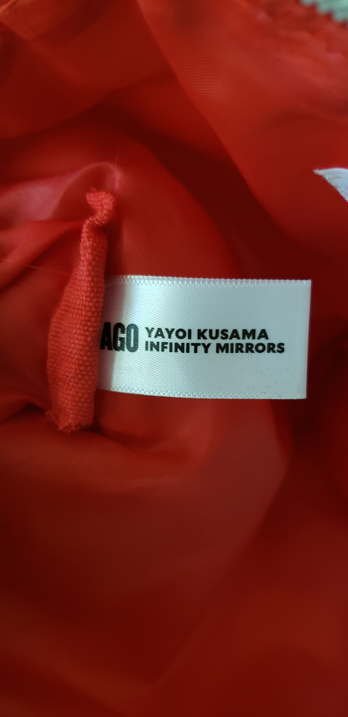 Special Edition Shiseido Cosmetic Bag image indicator(3)