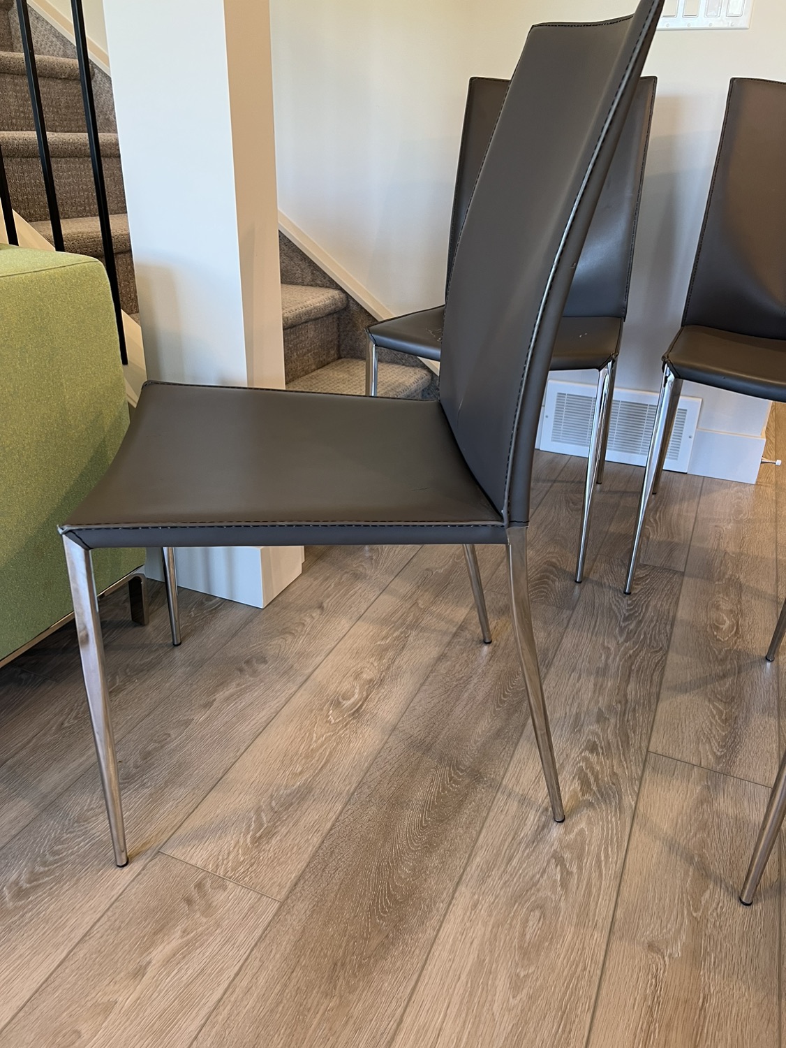 Dining chairs 4 x $40each - photo 4