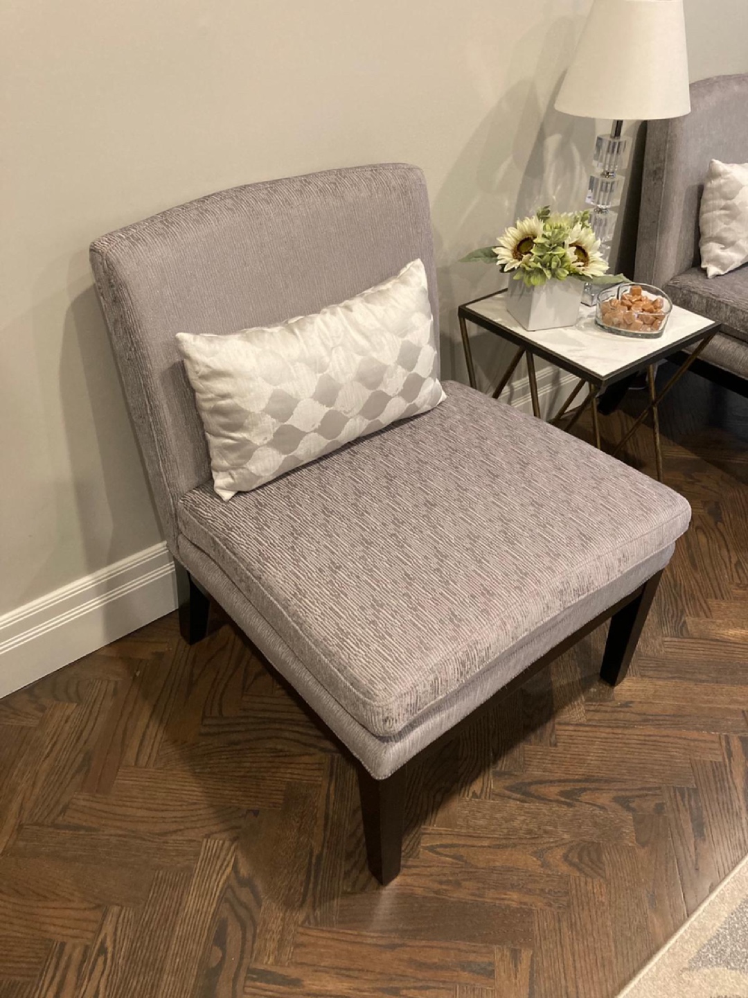 High end accent chairs in excellent condition - photo 2