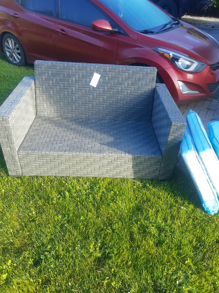 New Wicker loveseat ( 2 seat) - photo 3