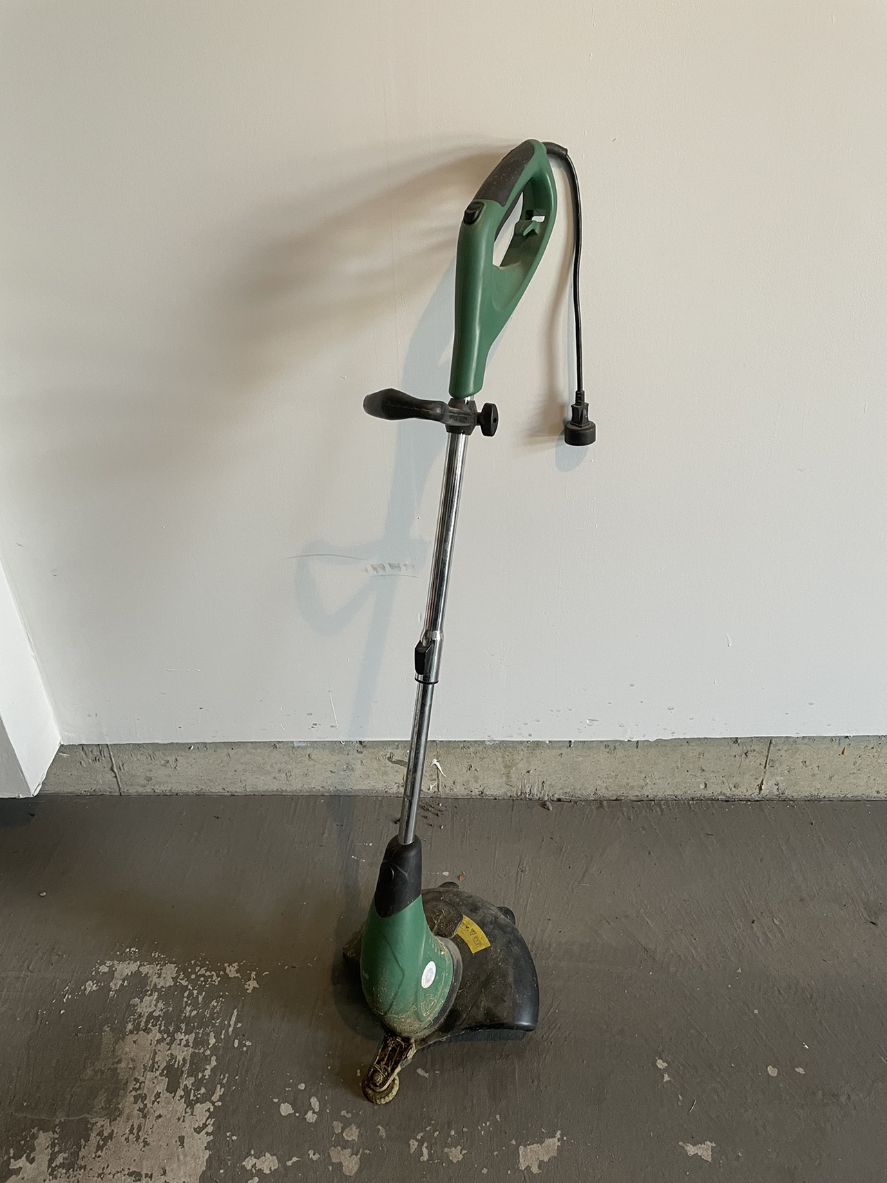 Set of Electric Trimmer with grass seed and fertilizer thumbnail