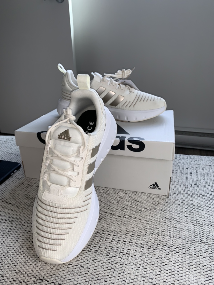 Adidas Swift Run White / Gold - Sizes 8.5 & 9 - photo 3
