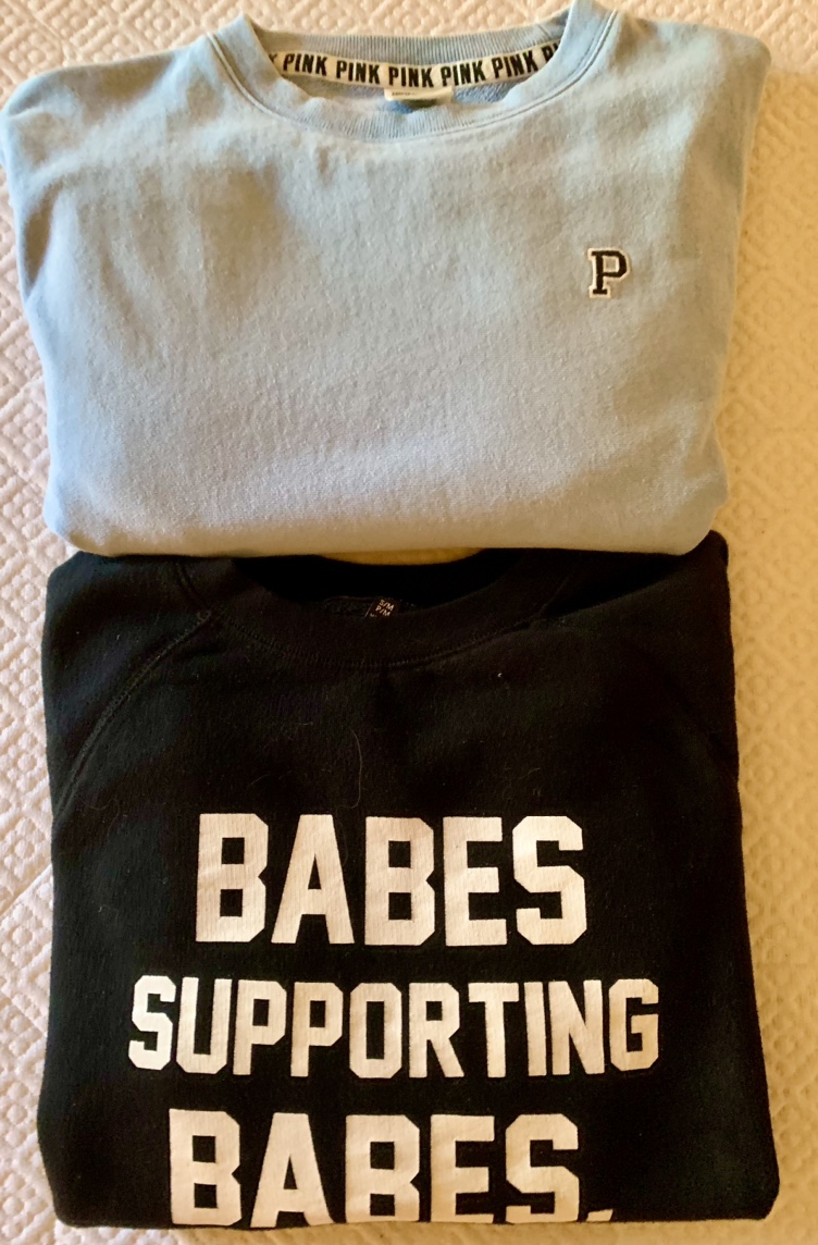 2 sweatshirts image indicator(7)