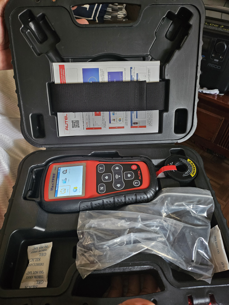 battery and tire sensor reader