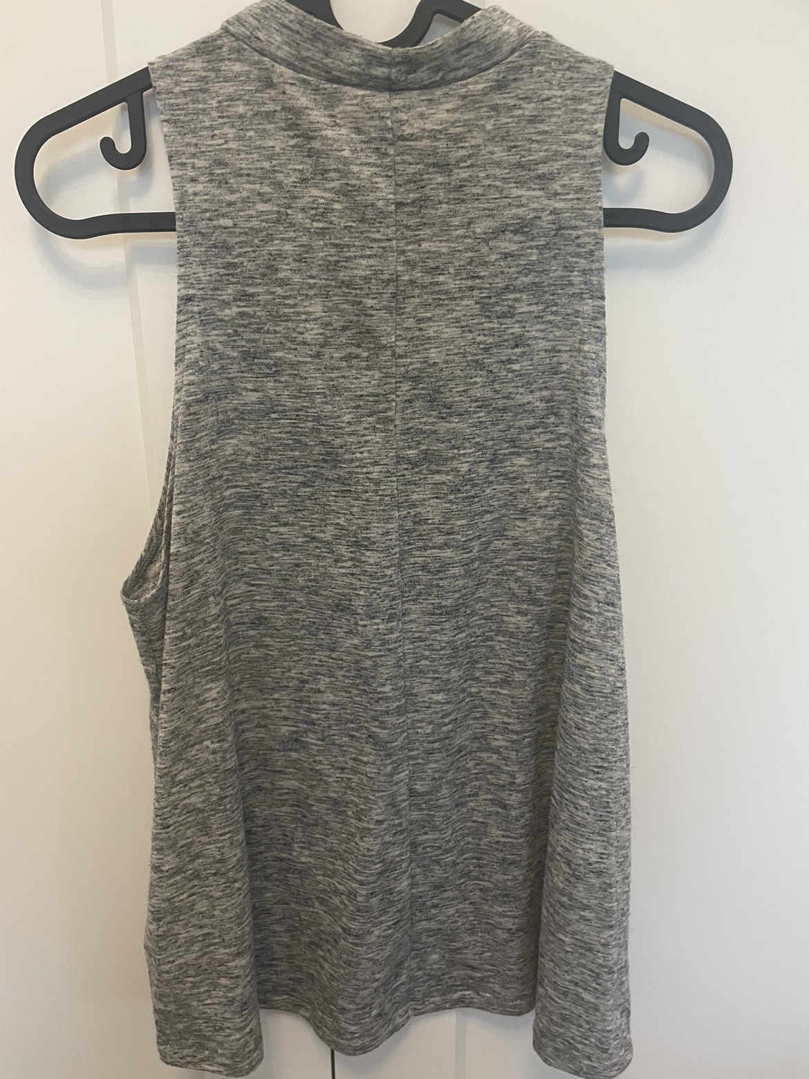 H&M tank top image indicator(3)