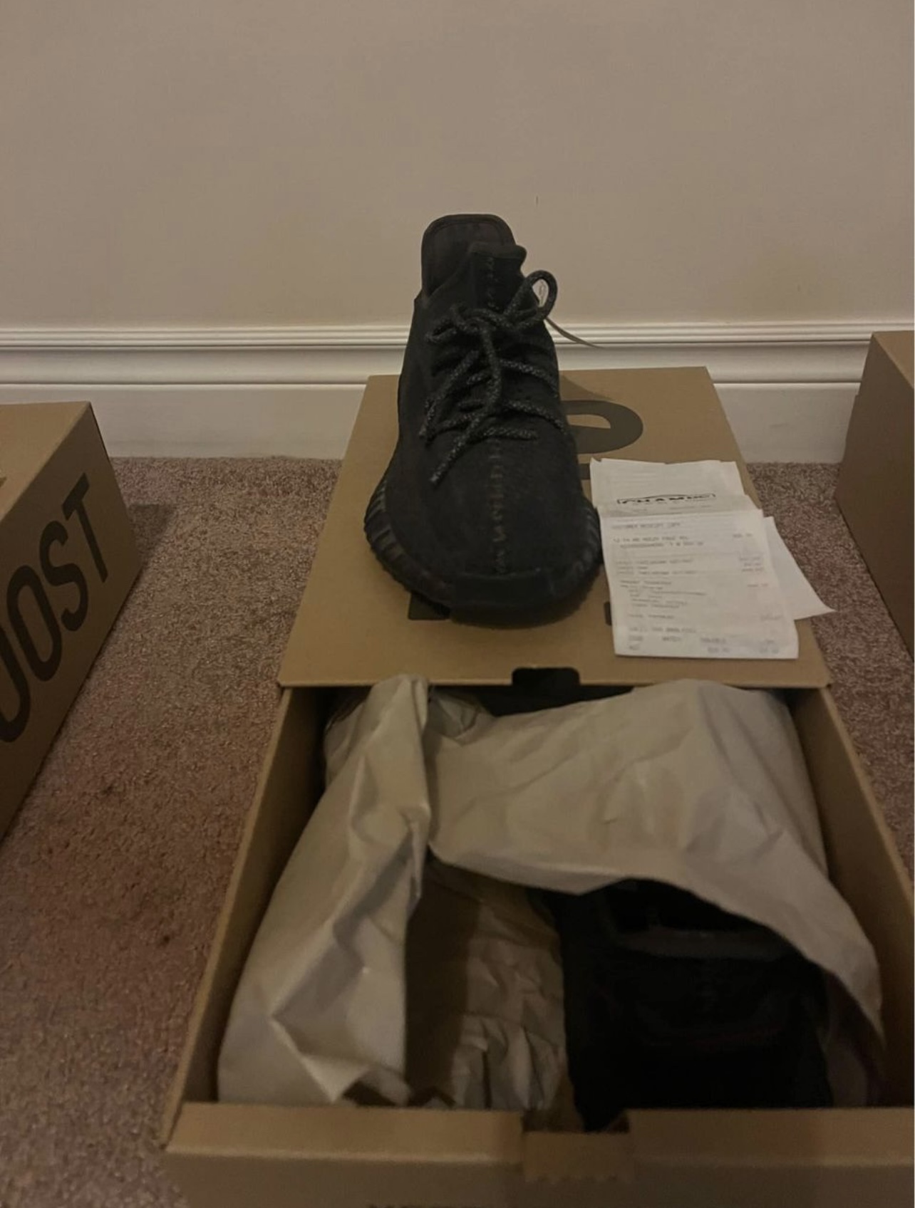 Yeezy for sale used like new all size 9.5 - photo 3