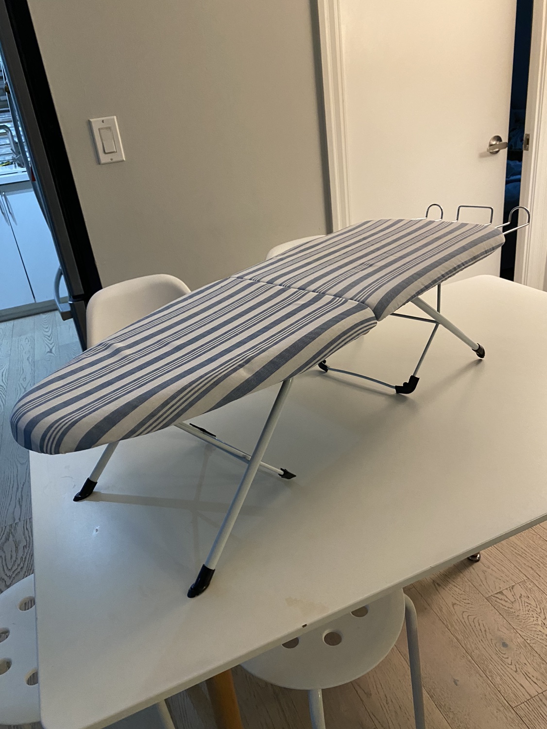 Foldable iron table