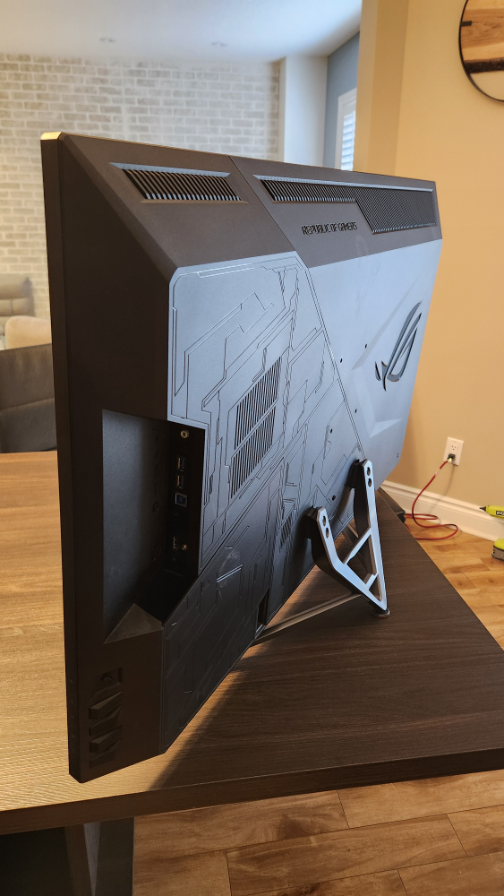 Asus Strix 43" 4k 120Hz Monitor - photo 2