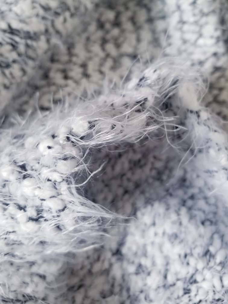 Pullover White and Black Off-the-Shoulder Sweater - Small image indicator(6)