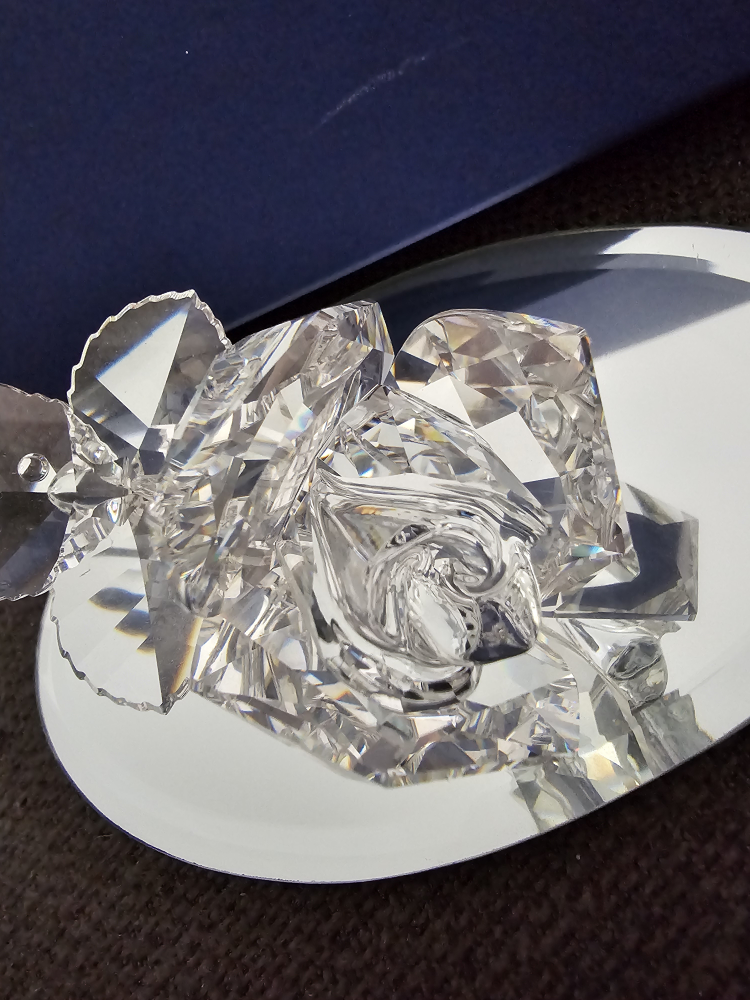 Swarovski Crystal Rose image indicator(7)