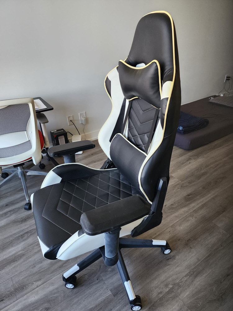 white gaming chair - photo 3