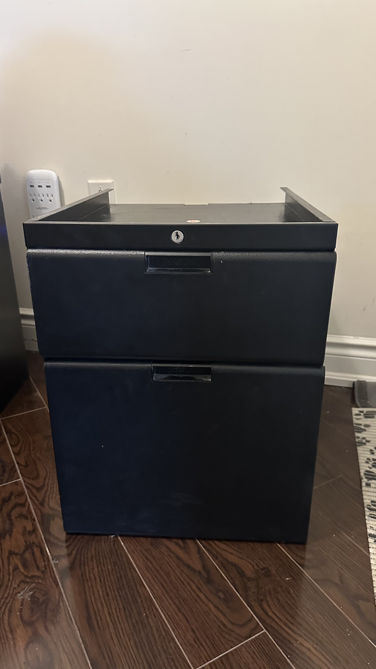 Filing cabinet 🗄️