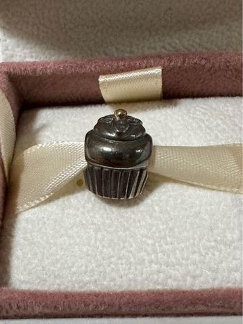 Pandoras cupcake charm thumbnail