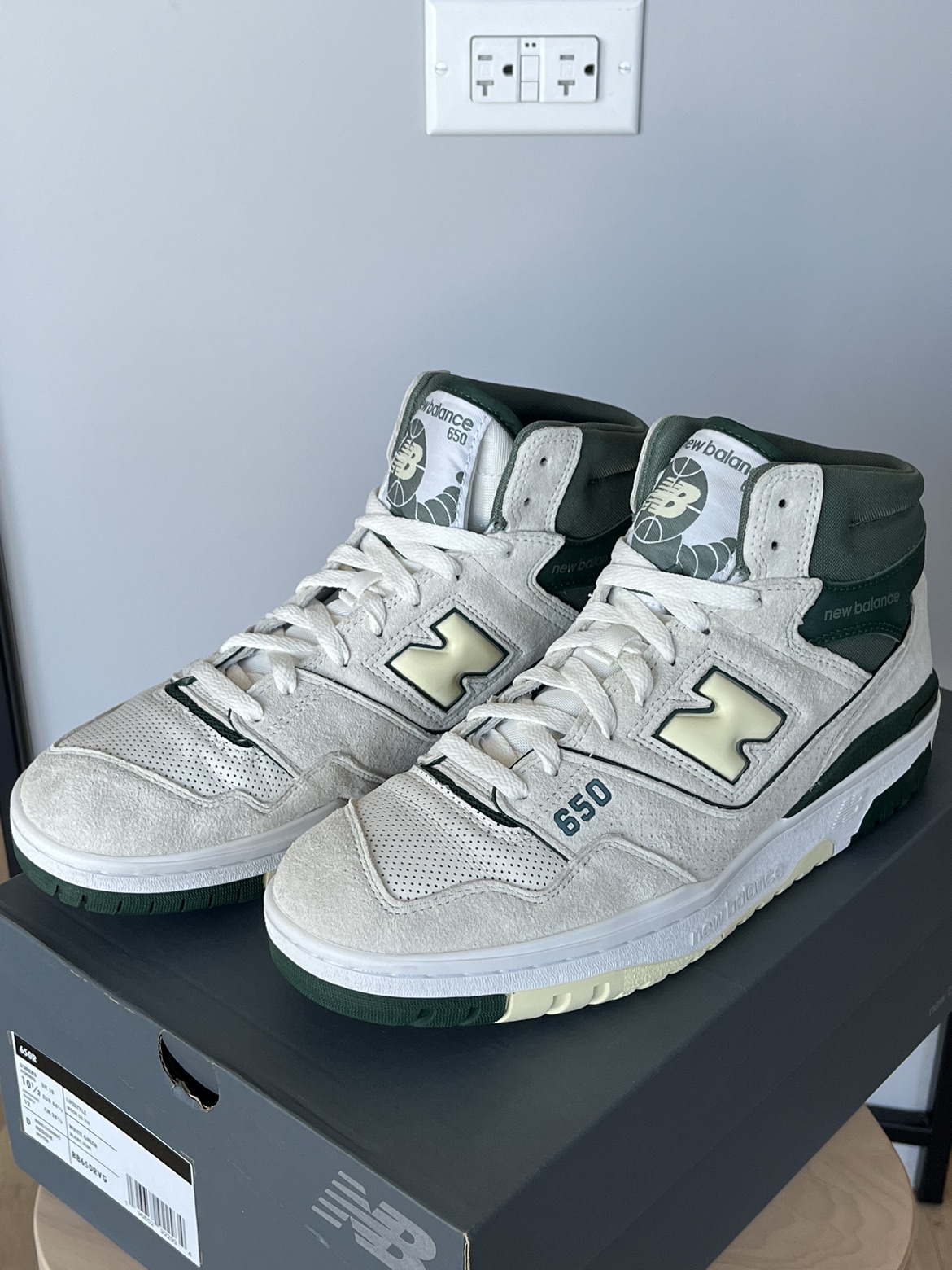 New Balance 650R Sea Salt Nightwatch Green