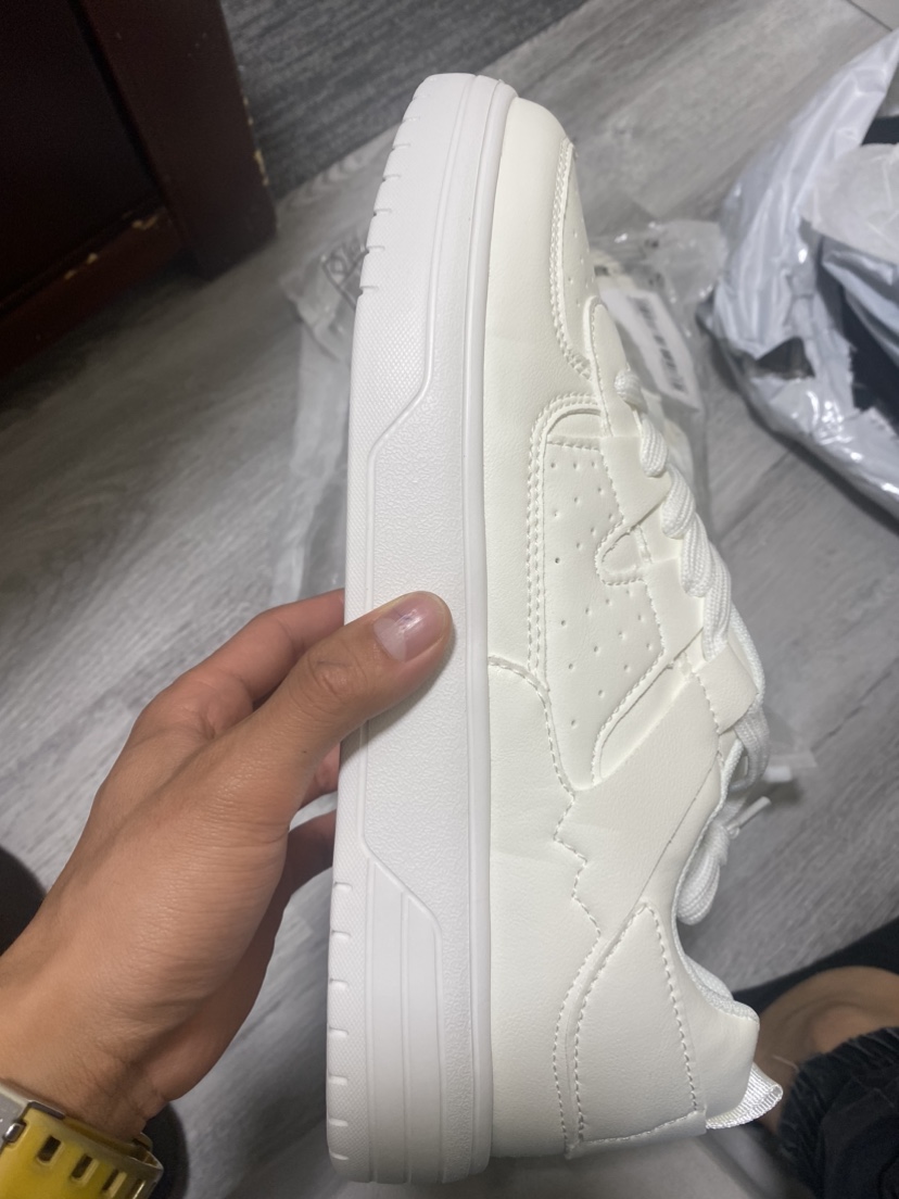 White shoe thumbnail