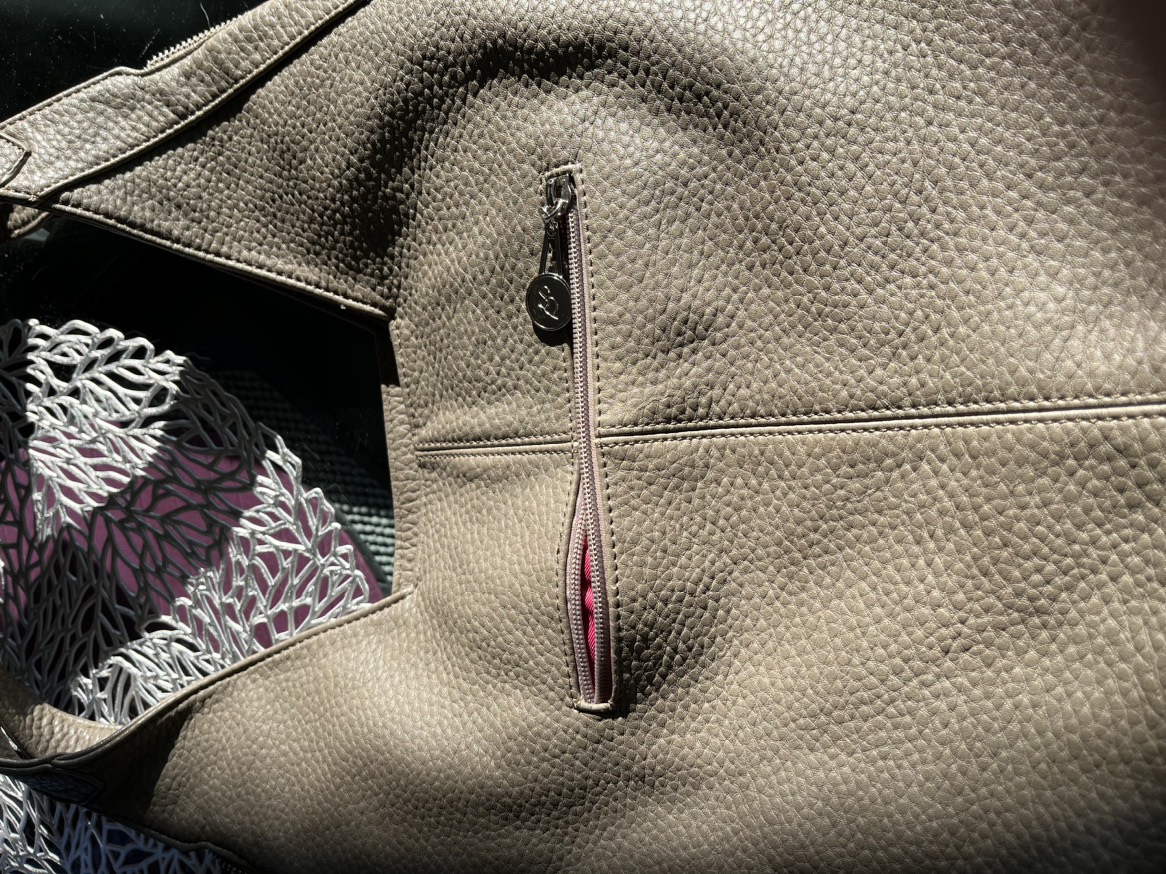 Tan designer purse. MAKE AN OFFER! - photo 4