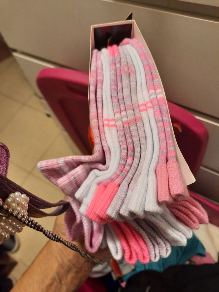 obo Lot of genuine authentic NWT UNDER ARMOUR girls socks image indicator(2)