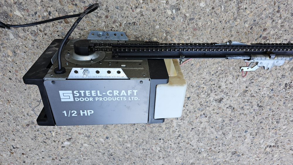 Chamberlain garage door opener with remote and keypads