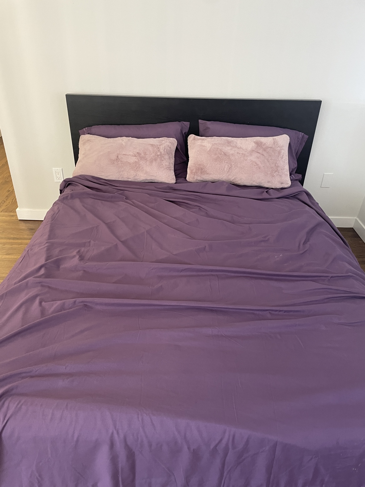 Queen bed + mattress Ikea brand - photo 2