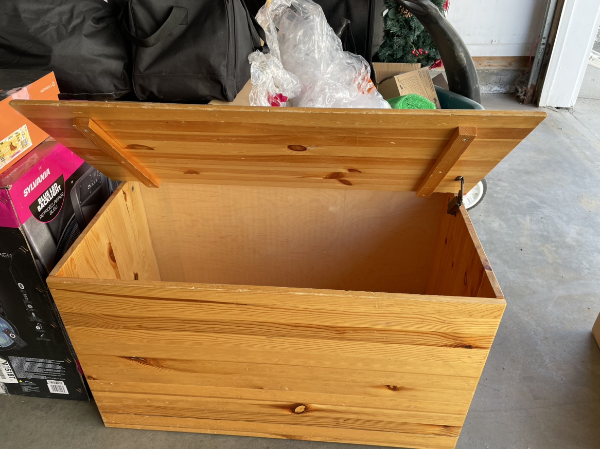 Moving sales/ BIG wood box - photo 2