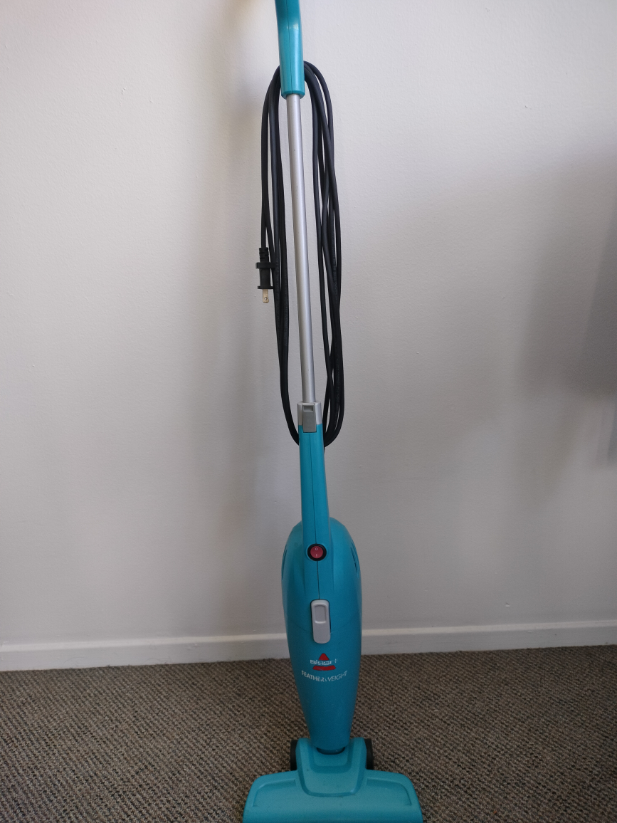 Bissell Featherweight vacuum cleaner- moving out sale thumbnail