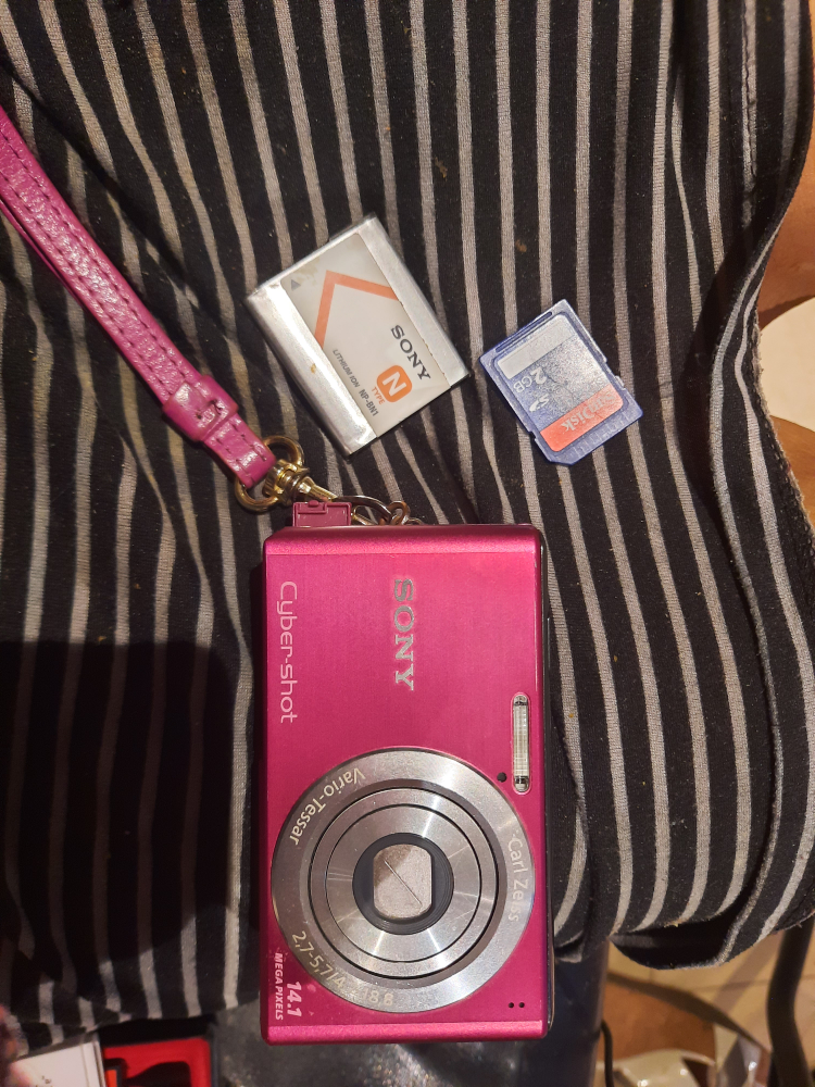 SONY Cybershot digital camera pink 💗 thumbnail