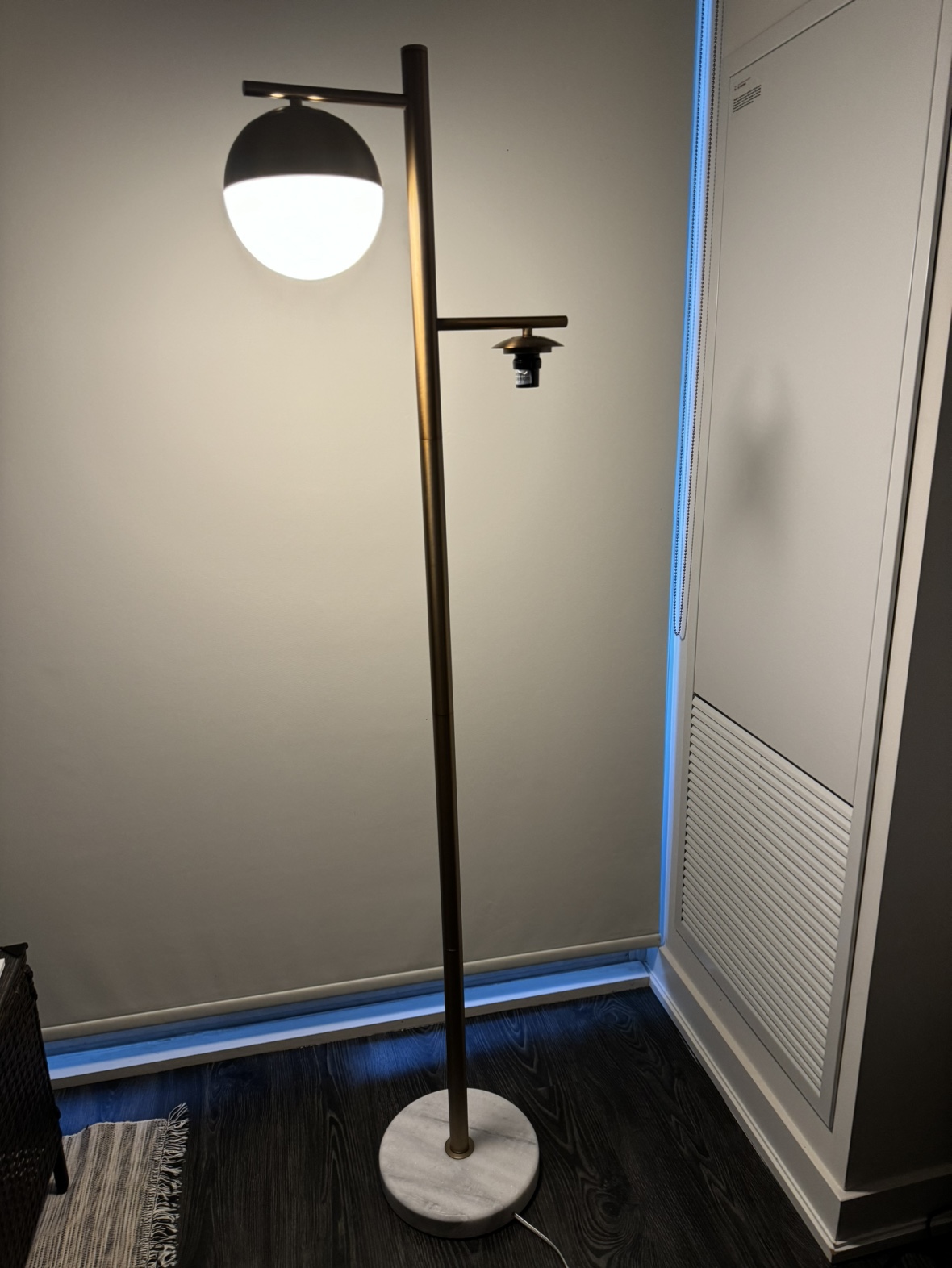 FREE LAMP MISSING ONE BULB - photo 2