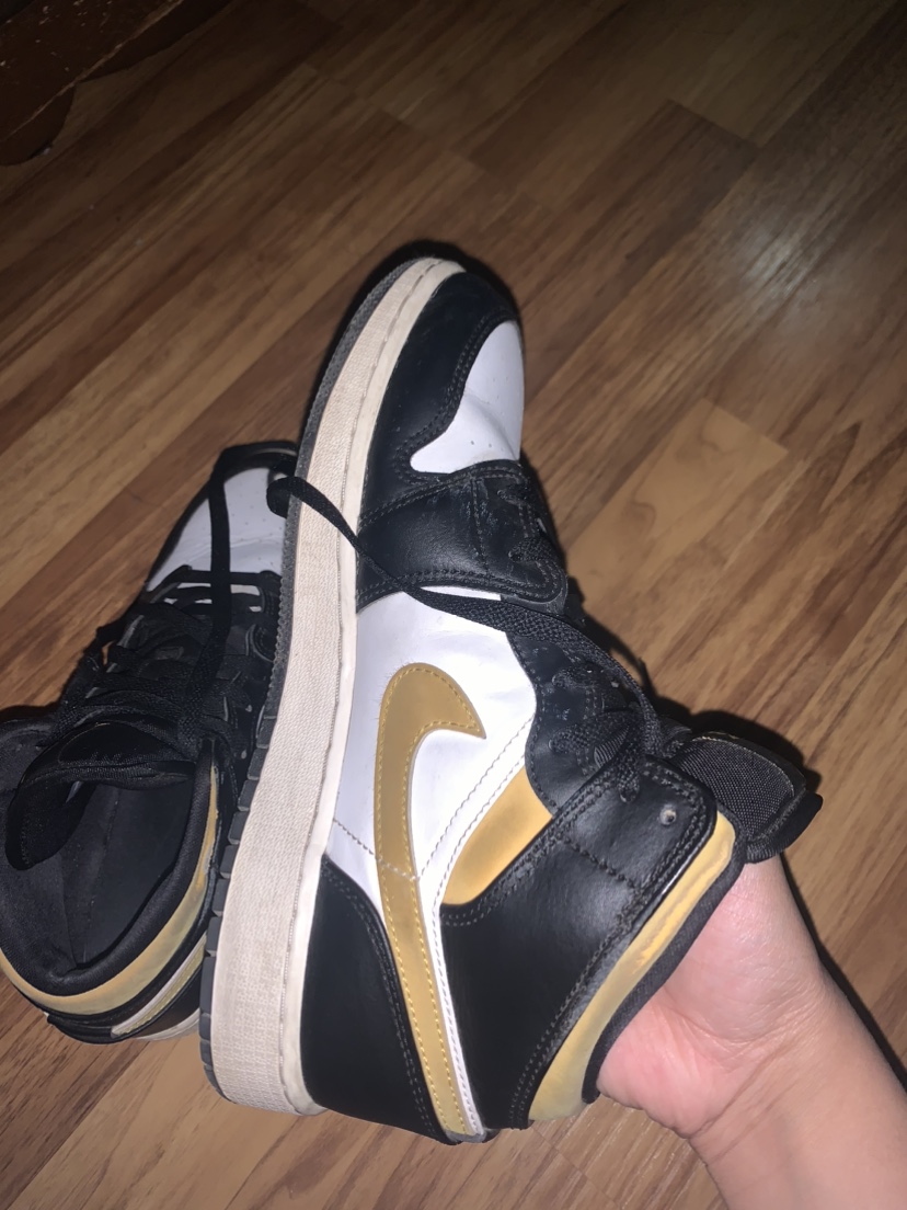 jordan 1 mid black yellow - photo 4