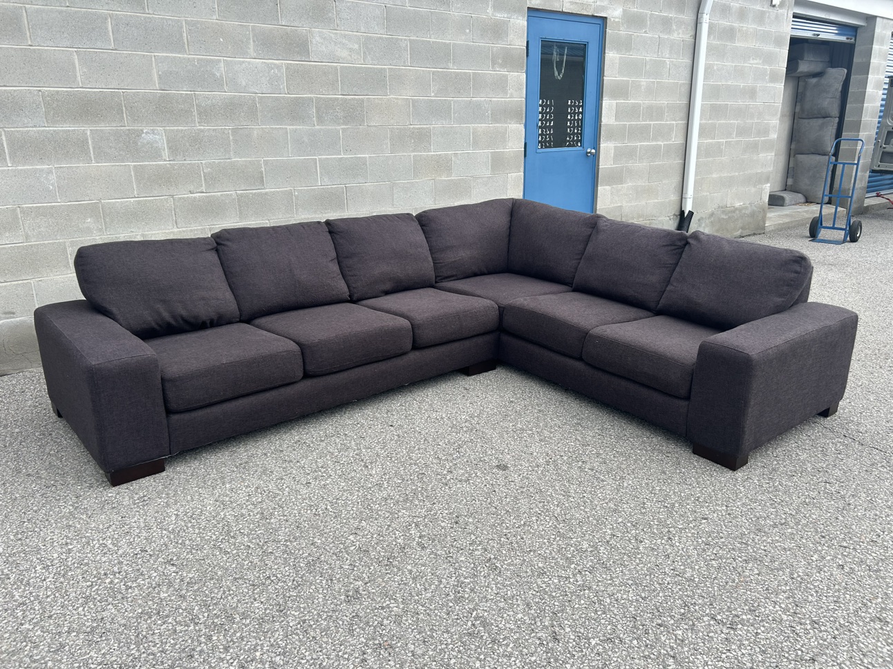 FREE DELIVERY• GREY LARGE COMFY SECTIONAL COUCH / SOFA