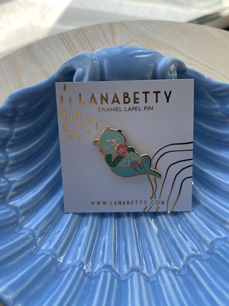 NWT Otter lapel pin - photo 2