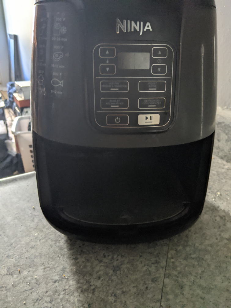 Ninja Air Fryer (Moving Sale Need Gone Tonight) image indicator(2)