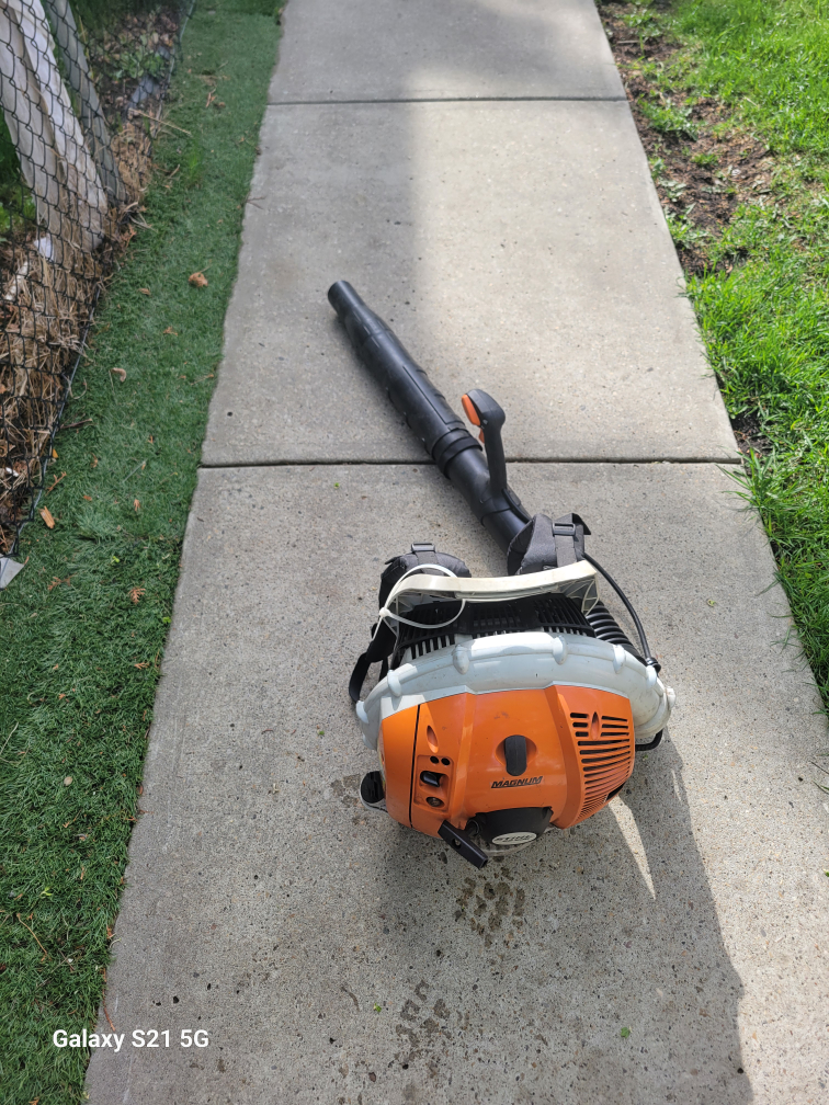 A stihl BR Magnum 600 Back pack Leaf Blower - photo 5