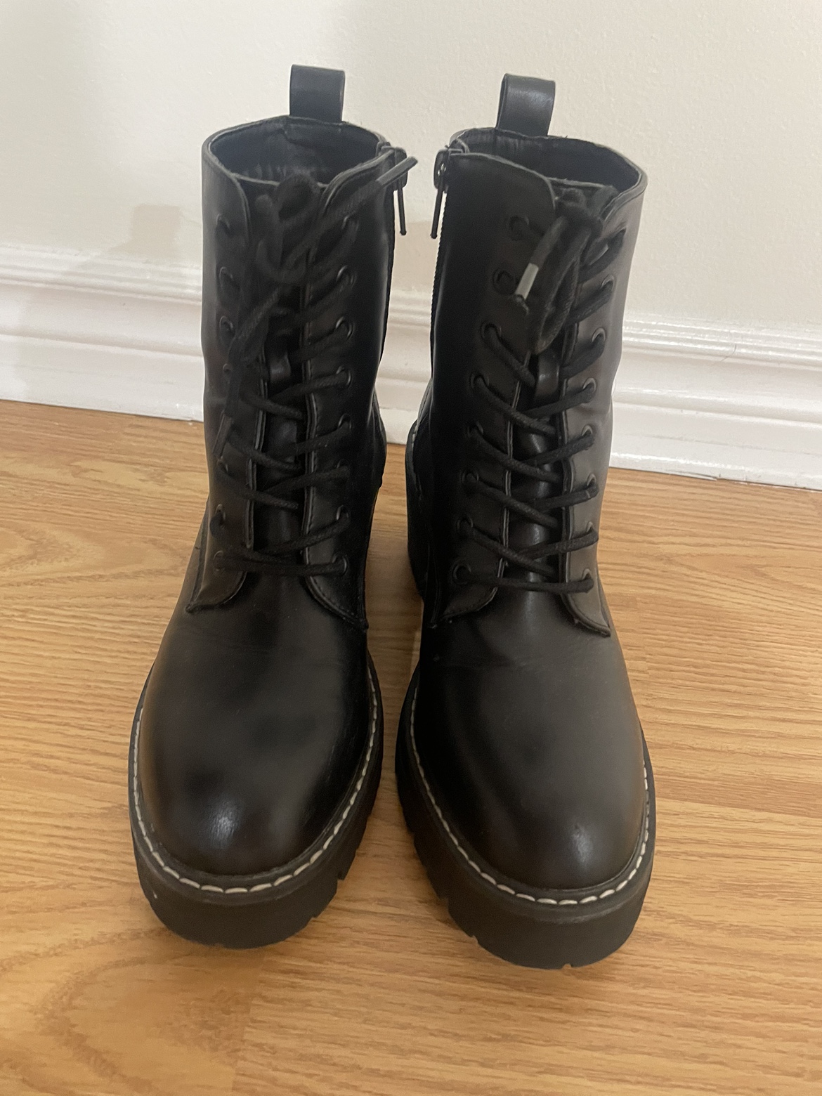Steve Madden boots thumbnail