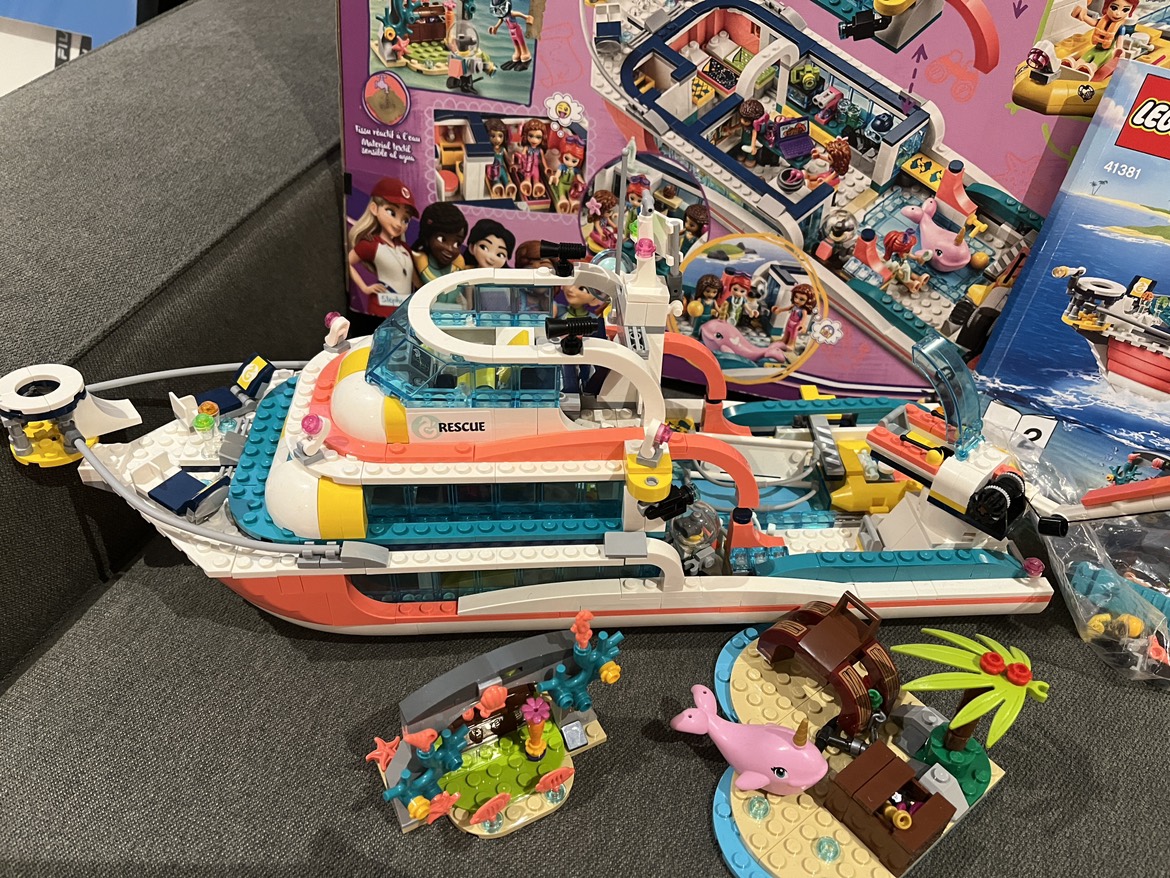 LEGO friends rescue mission boat number 41381 image indicator(3)