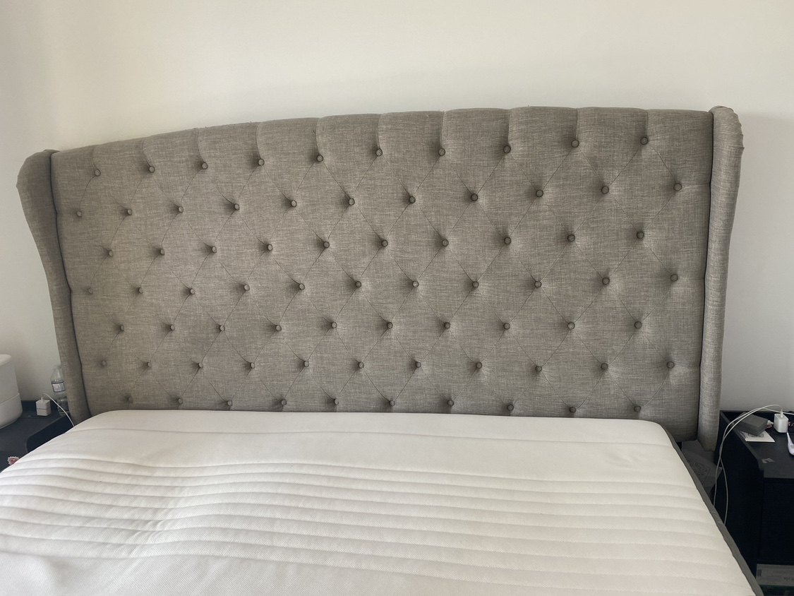 King size bed + boxspring (no mattress) image indicator(2)