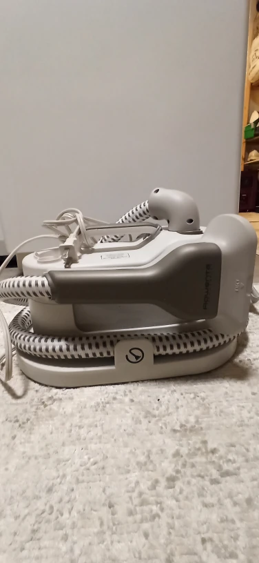 Fabric and garment steamer