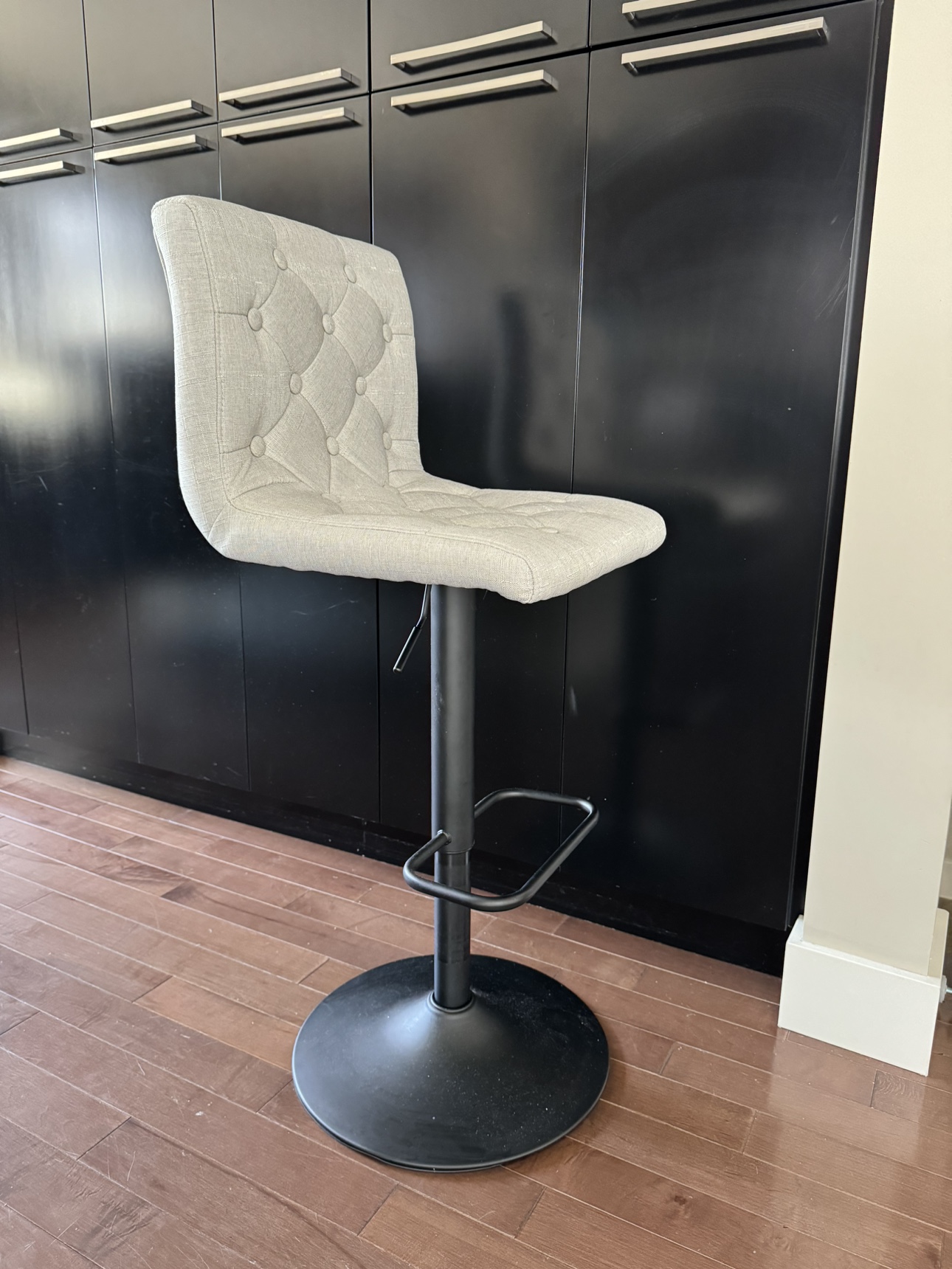 4 Kitchen Stool Chairs - grayish beige - great condition