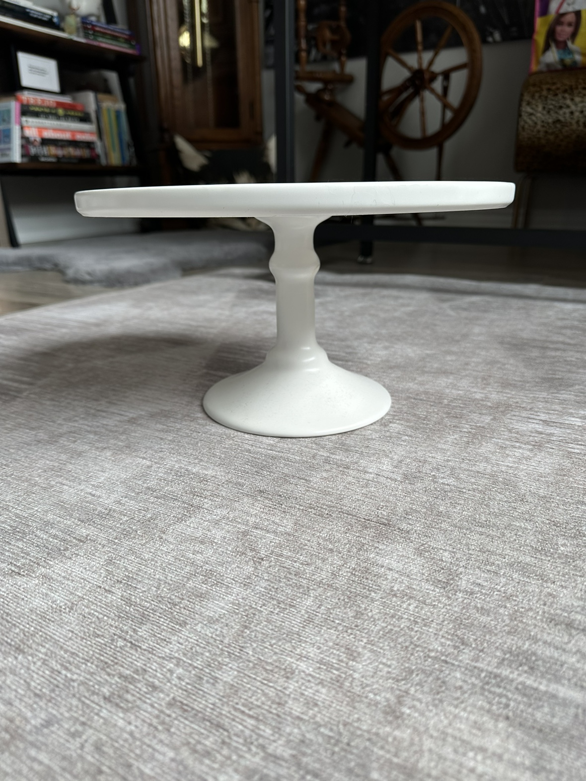 White Cake Stand image indicator(2)