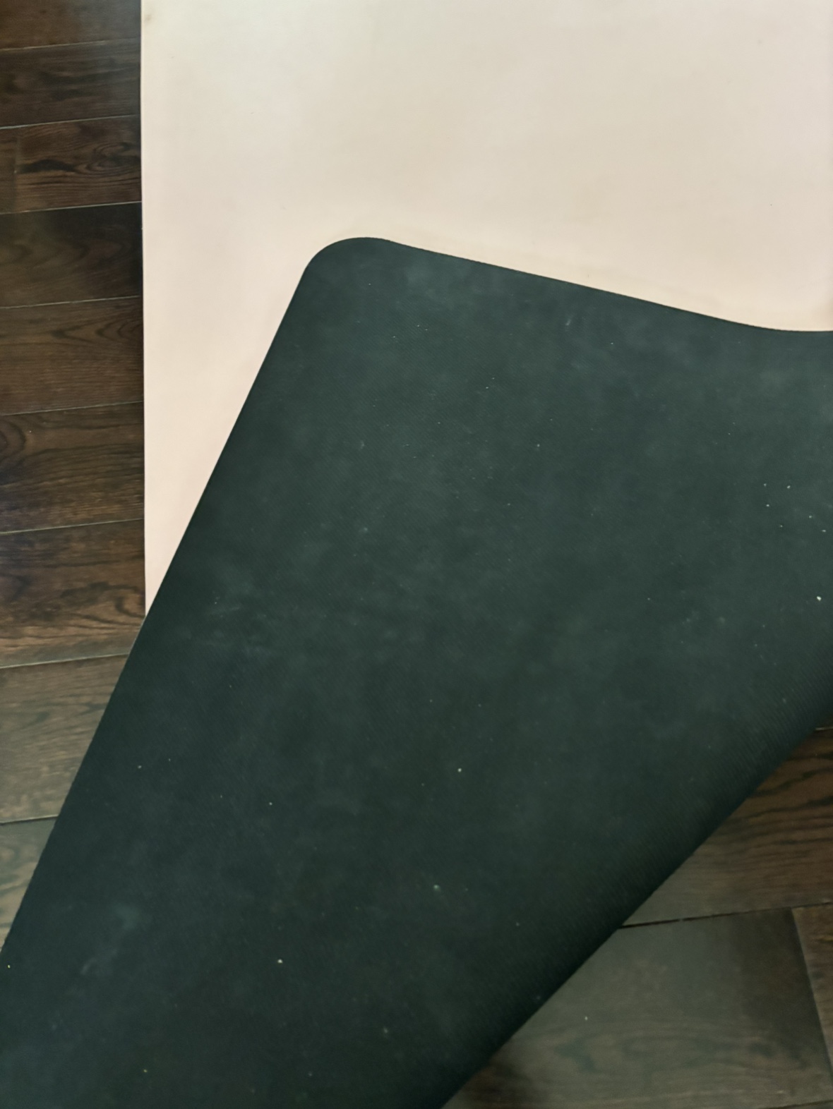 Evoke yoga mat 4mm light pink rubber surface - photo 3