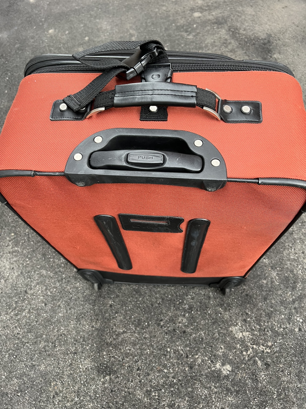 Medium suitcase image indicator(4)