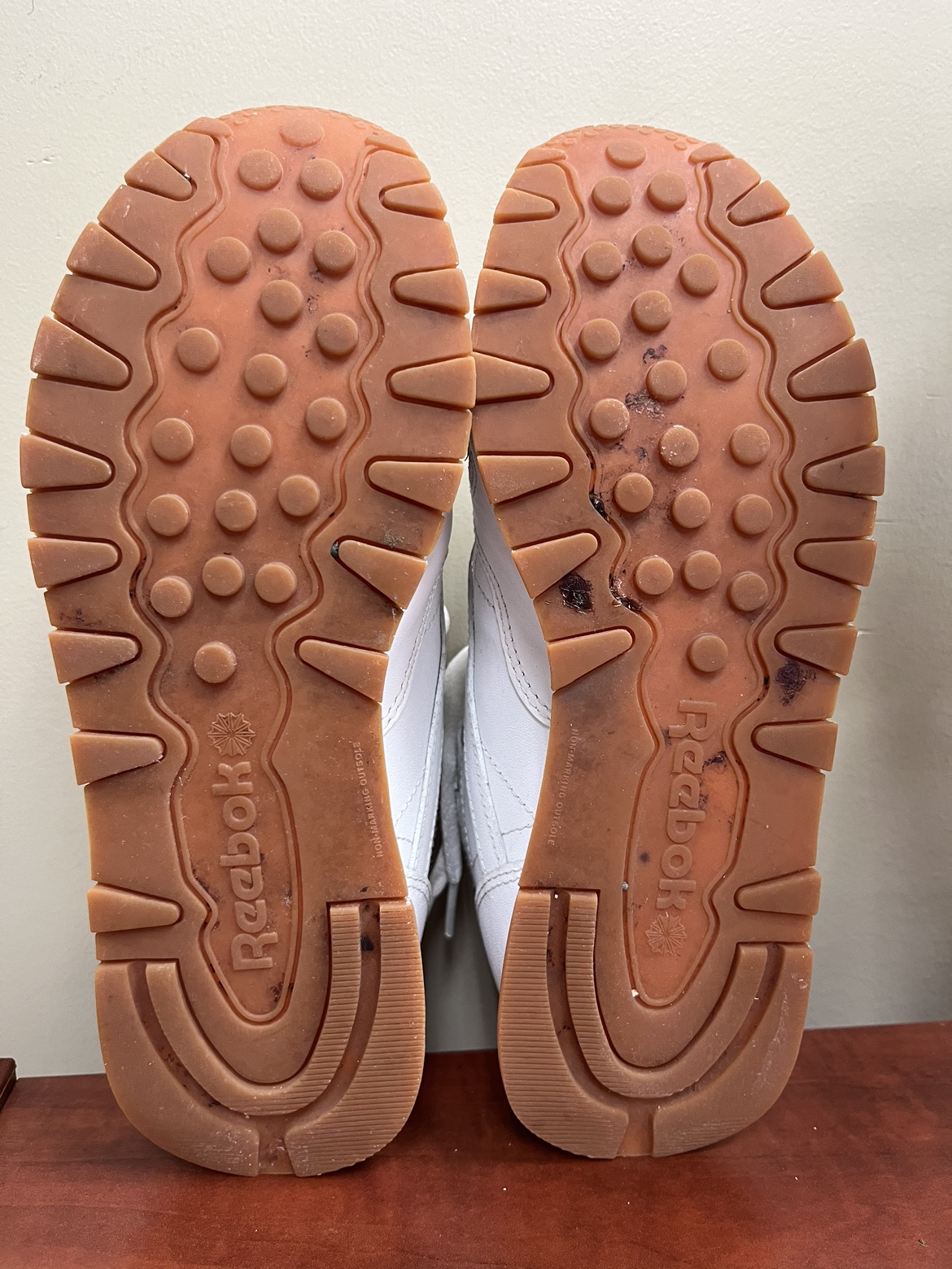 Reebok Classic Leather Sneaker - Size 6.5 image indicator(4)