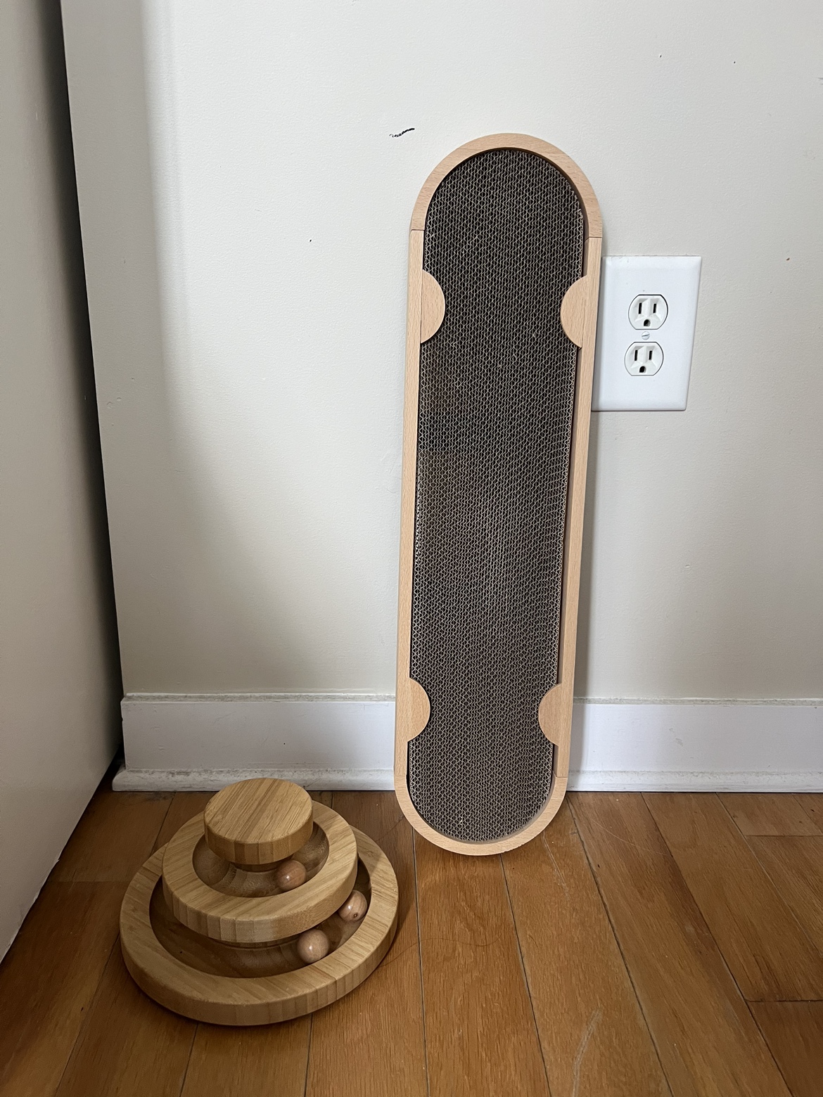 Cat scratcher & toy
