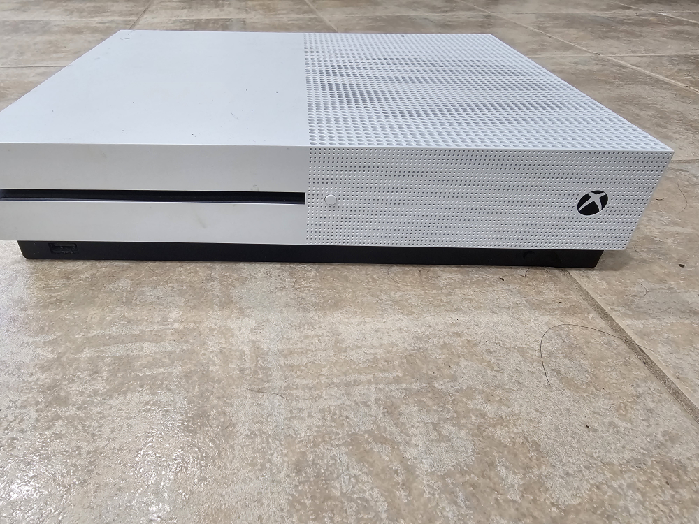 Xbox One S, 1TB with 3 free games! - photo 2