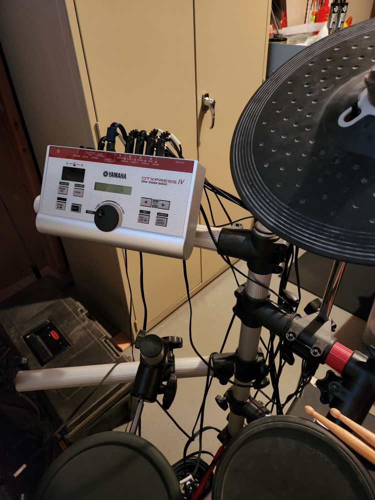 Yamaha Electric Drum set with Amp thumbnail