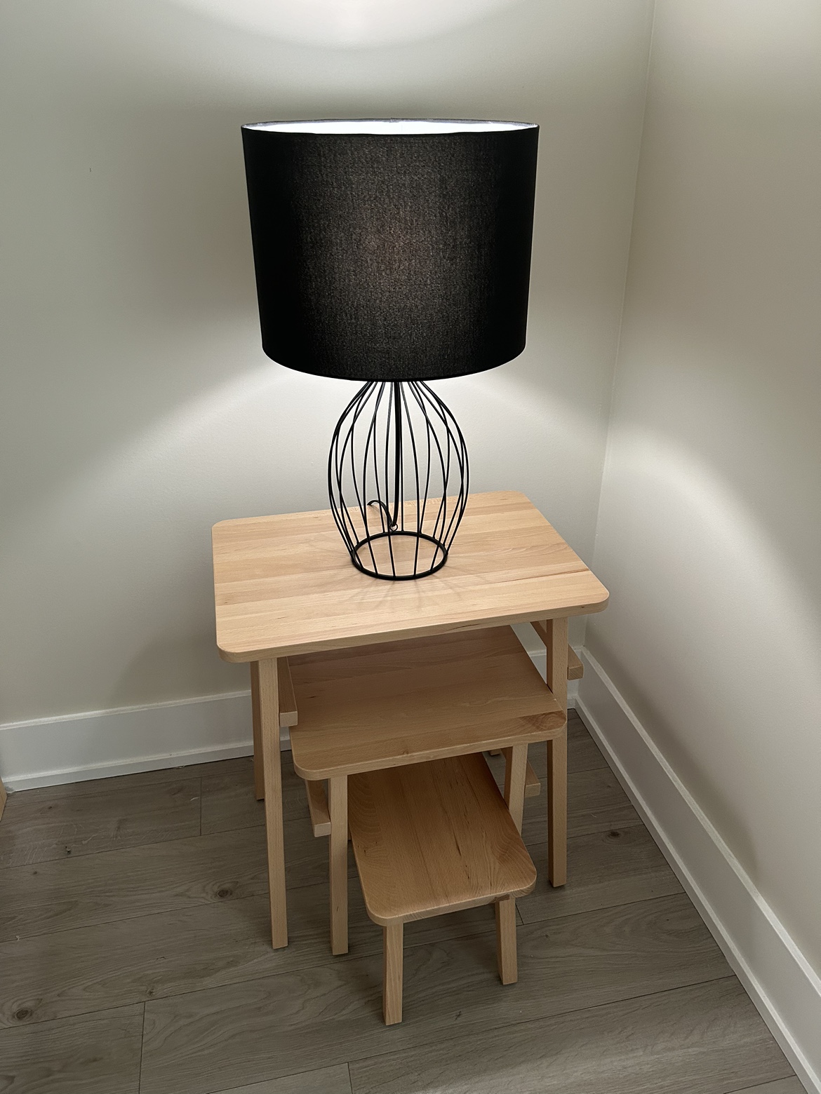 Nightstand and Table Lamp - photo 3